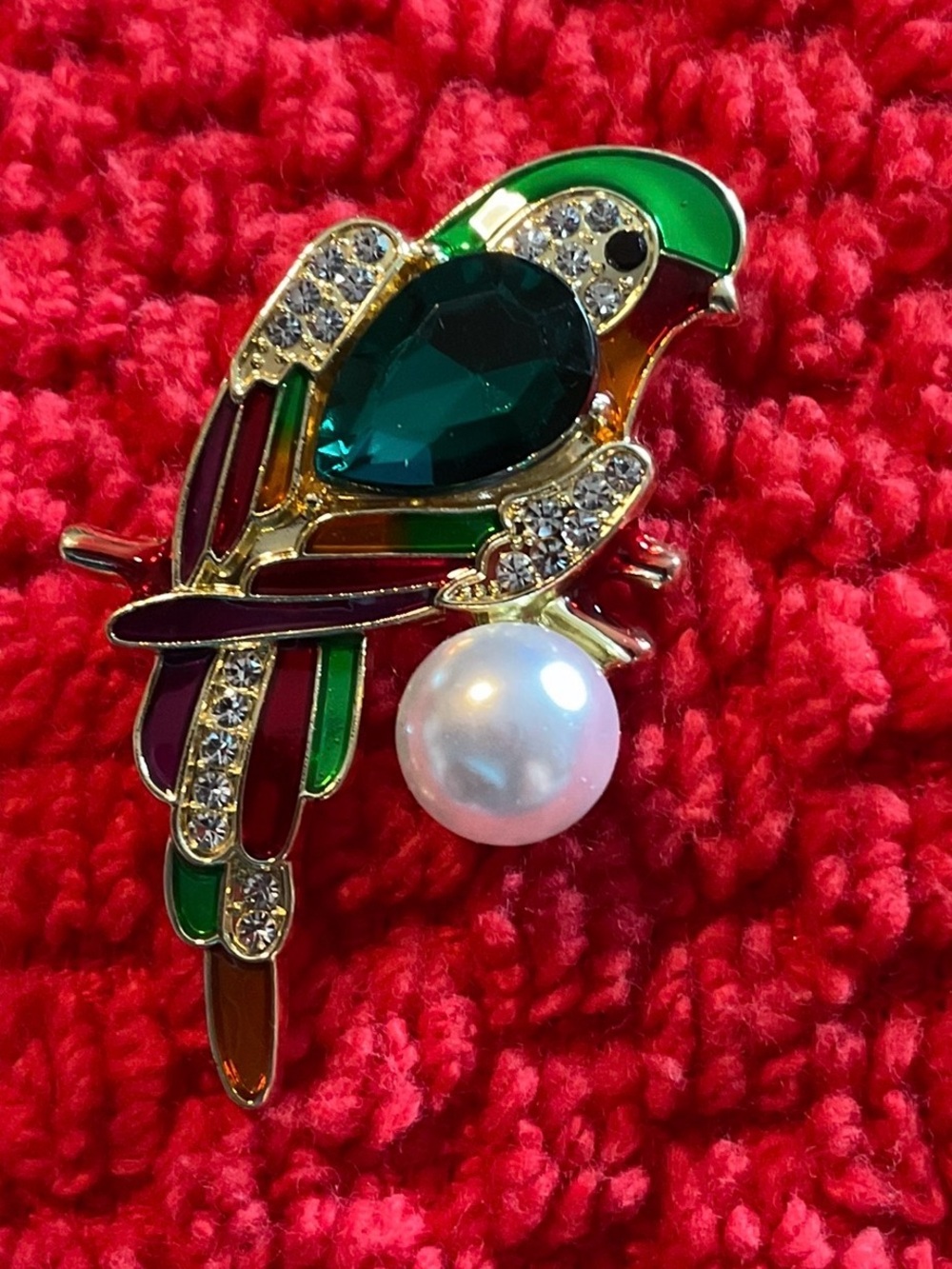 Elegant Green Parrot Brooch Pin with Green Crystal and Faux Pearl. NWOT